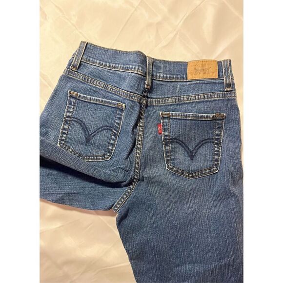 Levi's 512 perfectly slimming boot cut. Size 6 medium. ￼ - Picture 5 of 9